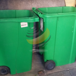 Nettoyage des containers poubelles